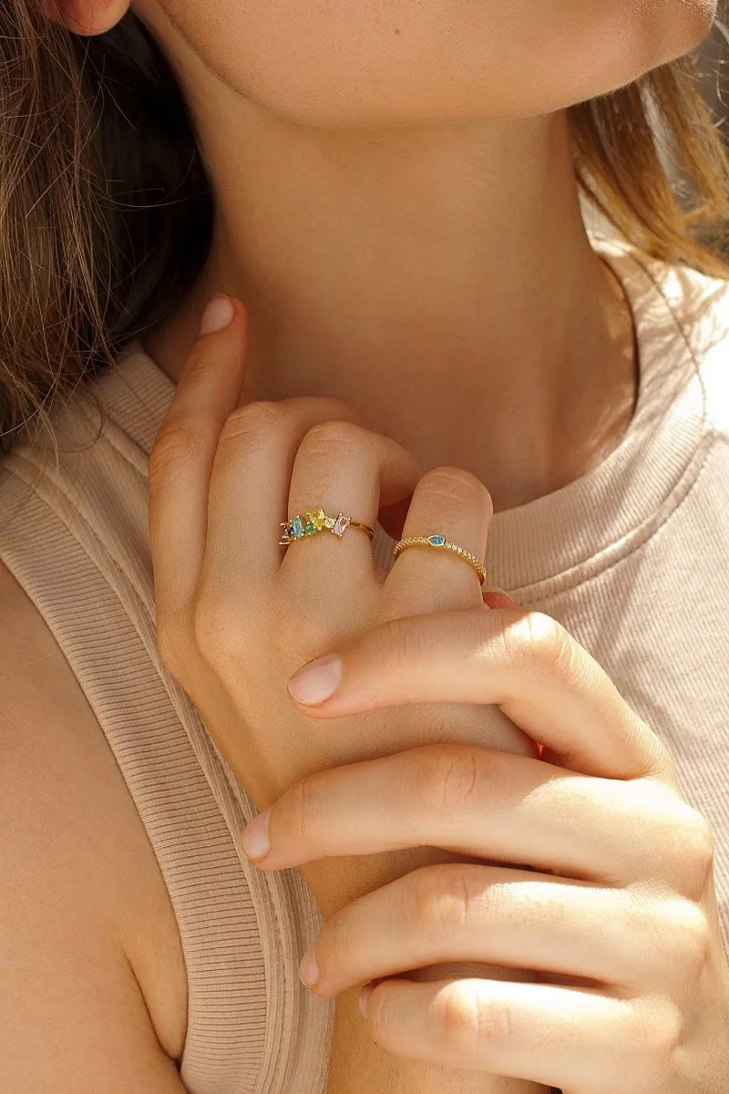 Anillos finos de plata con lágrima azul y circonita