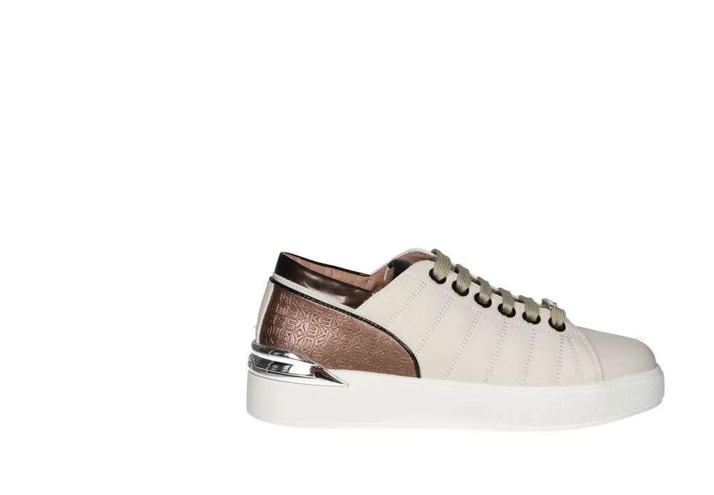 Sneaker Piel Beig Talon Metalizado y Pieza Espejo Piso Blanco