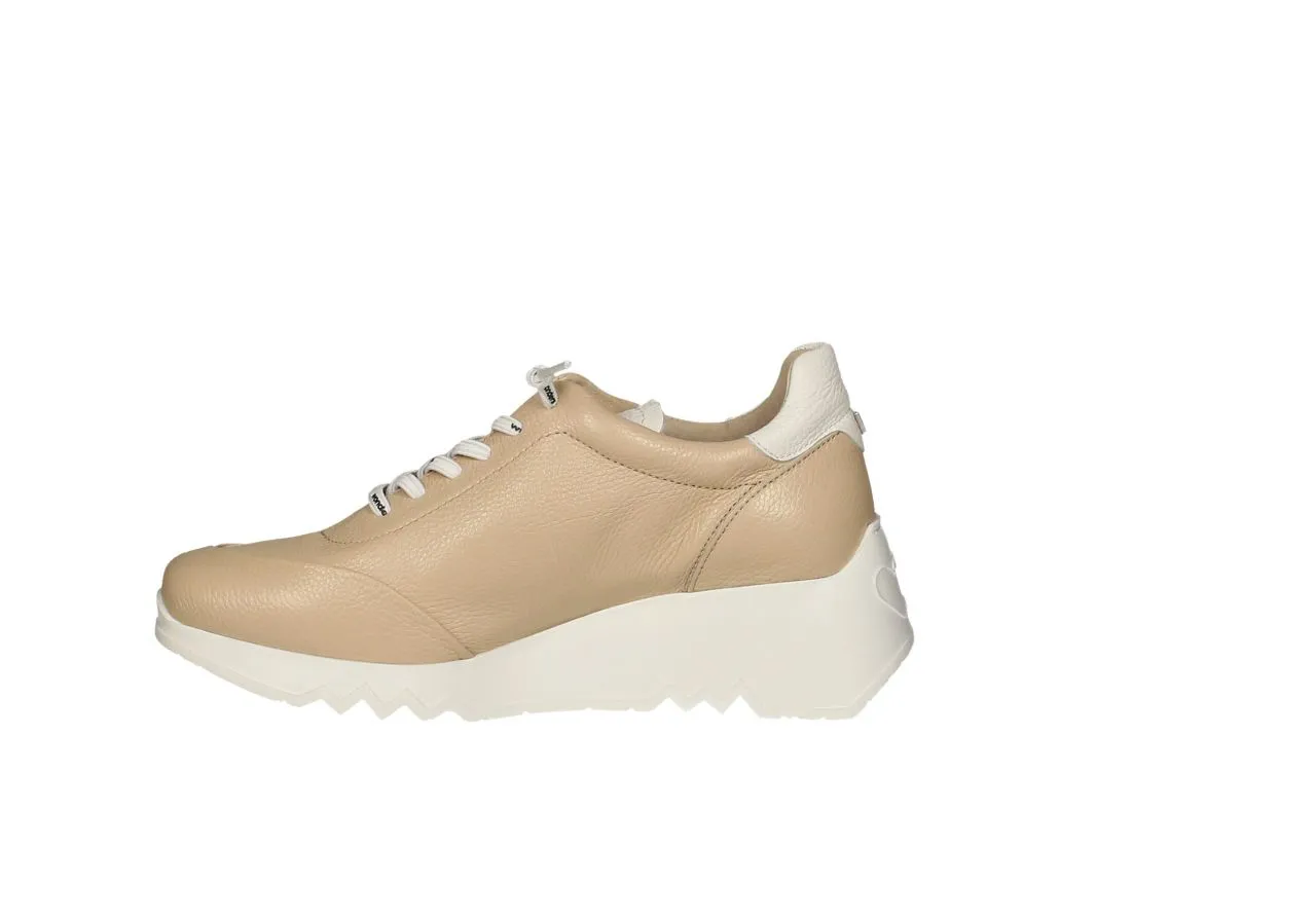 Sneaker Piel Taupe Pieza Talon y Piso Blanco