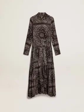Vestido camisero en color antracita con estampado paisley